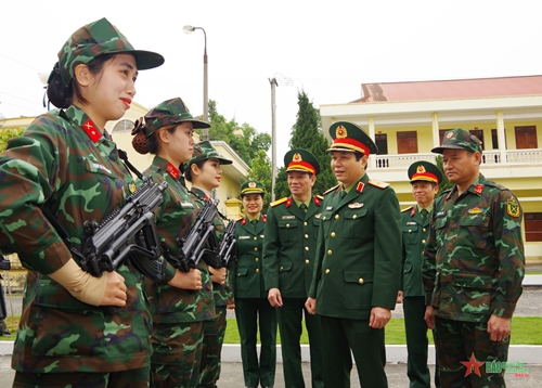 Quân khu 3 gặp mặt, tặng quà Khối nữ quân nhân tham gia diễu binh, diễu hành